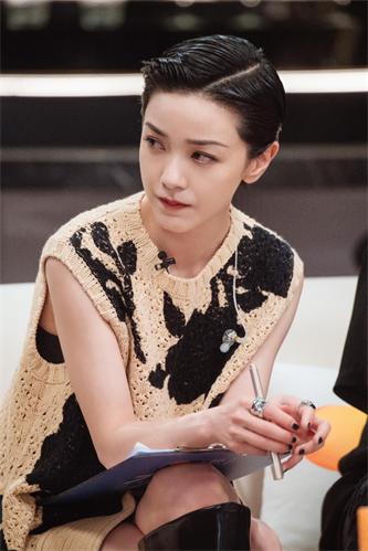 郭采洁思考.jpg