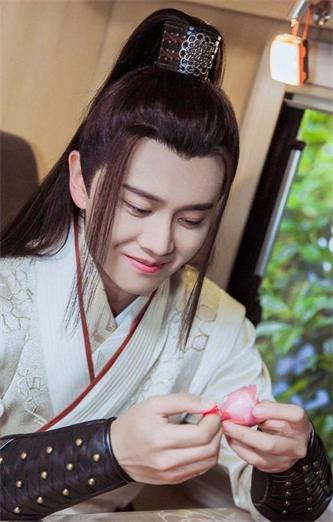 5任嘉伦.jpg