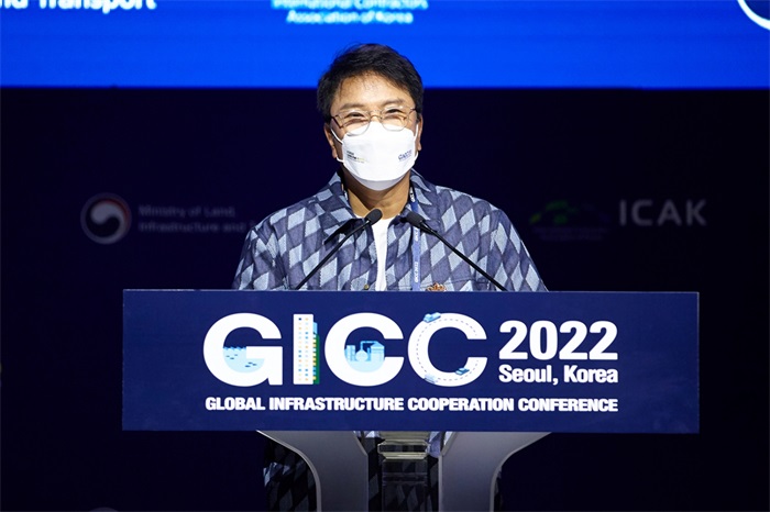 李秀满出席全球基础设施合作会议，提出“未来的建设将成为体现‘创造性’的工具，与文化相融合”
