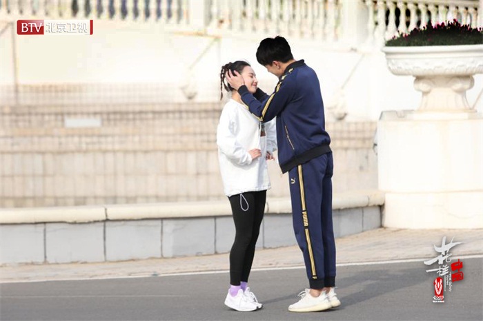 北京卫视《花样中国》柔光拍摄“情侣”搭档  网友：好像在看偶像剧 