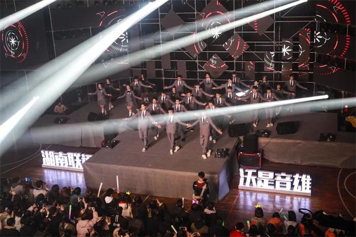 《沃是音雄2》重磅回归 湖湘高校学子激情唱响“青春摇滚音乐会”