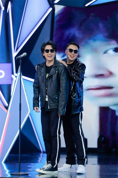 姜超"披荆斩棘"挑战成团 快本搭档潘粤明惊喜开唱