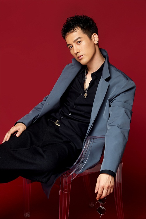 余洺轩出演《重启之极海听雷》吴三省 三叔出场备受关注