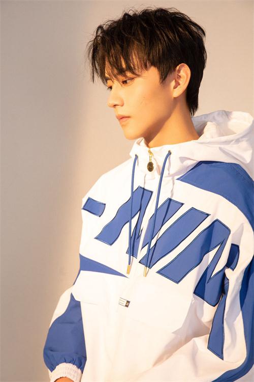 陈鑫海少年之名挑战高难度突破自我获导师称赞