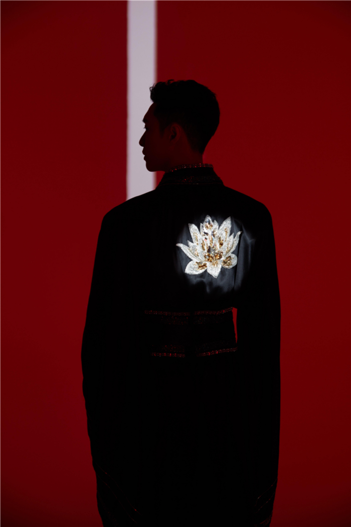 张艺兴莲花汉服造型.jpg