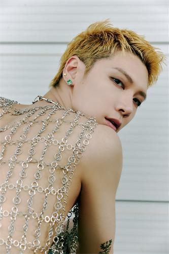 TEN(李永钦)-《Paint Me Naked》 3.jpg