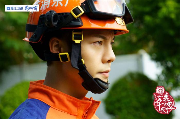 1644224973969836.jpg 《一桌年夜饭》记录消防救援人员训练日常 致敬险境中的“最美逆行者” (3).jpg